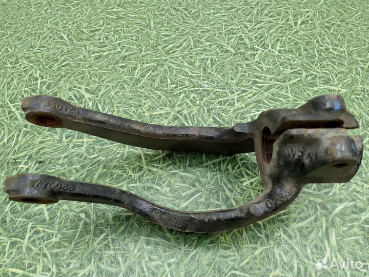 Крепление амортизационной стойки Bmw X5 E70