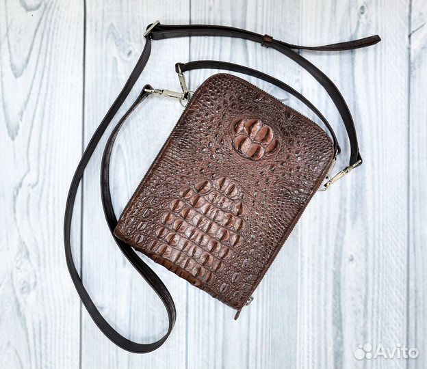 Мужская сумка из рельефной части кожи крокодила