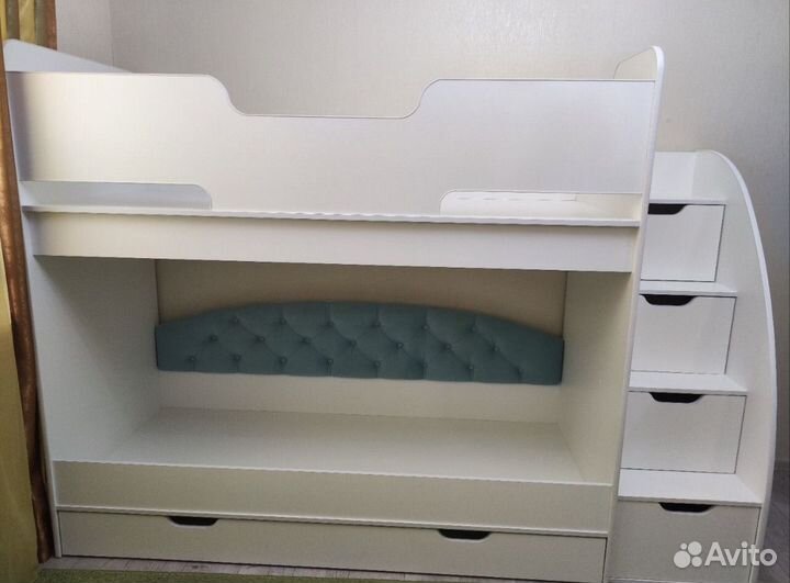 Двухъярусная кровать