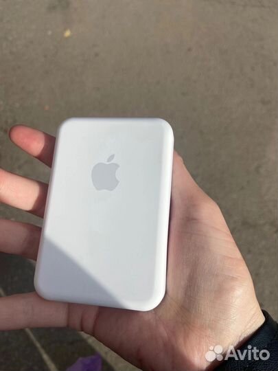 Повербанк apple