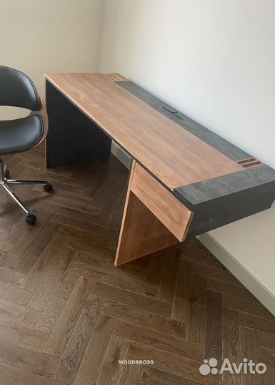Стол из Эпоксидки и массива дерева от производител