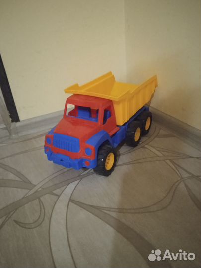 Большой грузовик, трактор