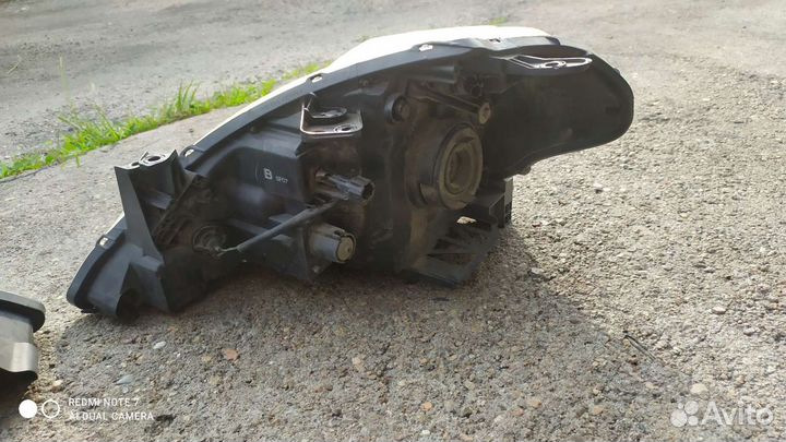 Фары Nissan Tiida