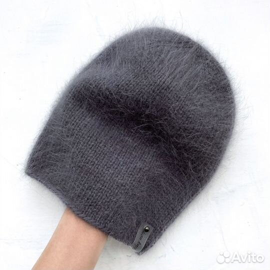 Пушистая вязаная шапка бини ручной работы