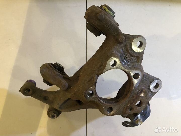 Кулак поворотный задний правый Toyota Rav4 19, 2WD