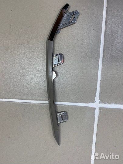 Накладка решетки радиатора Toyota Land Cruiser