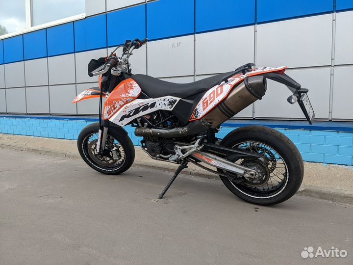 KTM 690 SMC supermoto