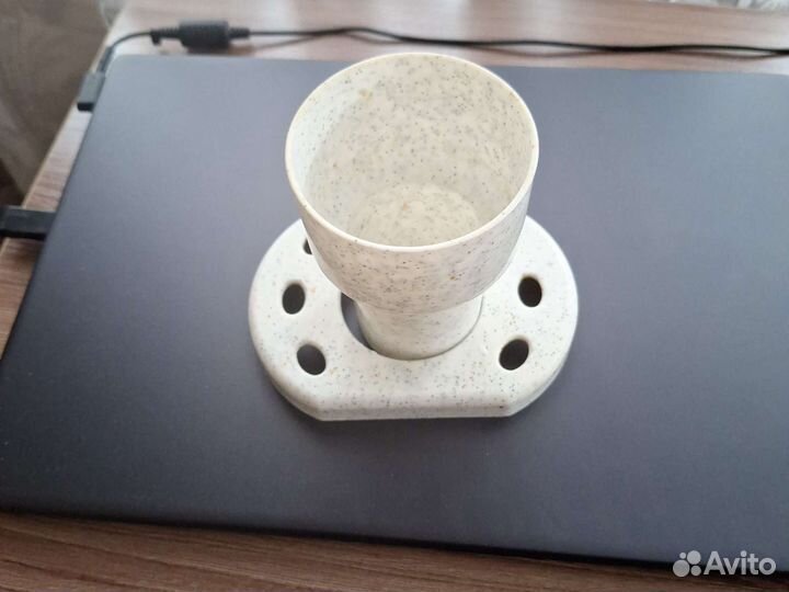 Подставка для зубных щеток и пасты