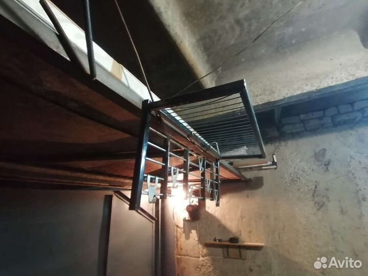 Вешалка для одежды настенная металлическая