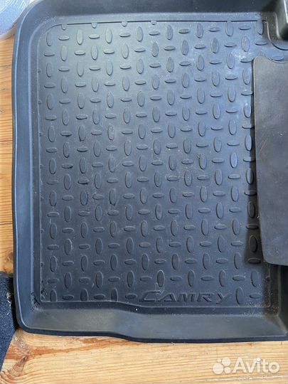 Резиновый коврик в салон