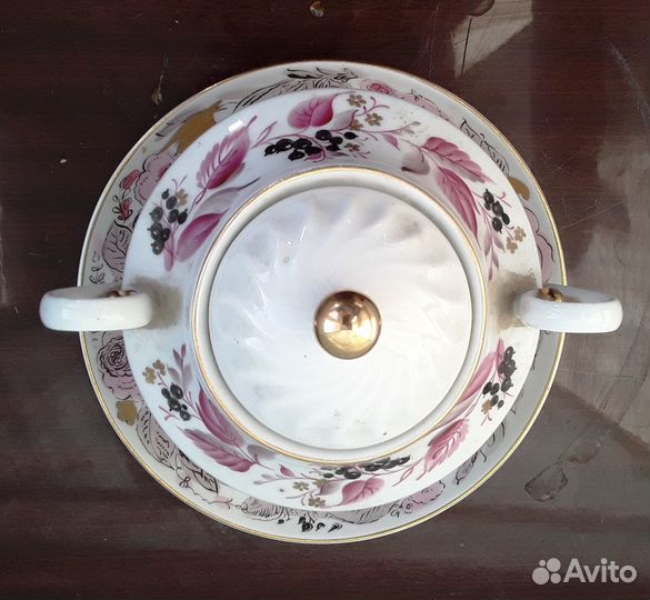 Сахарница и блюдце