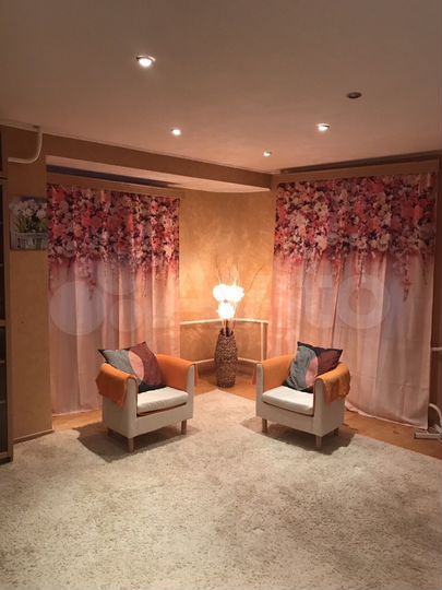 2-к. квартира, 85 м², 1/10 эт.