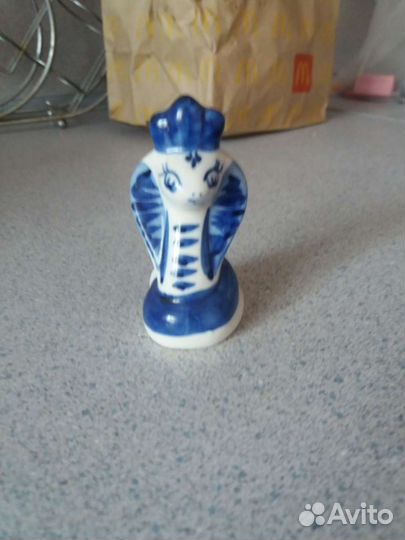 Сувенирная змейка гжель