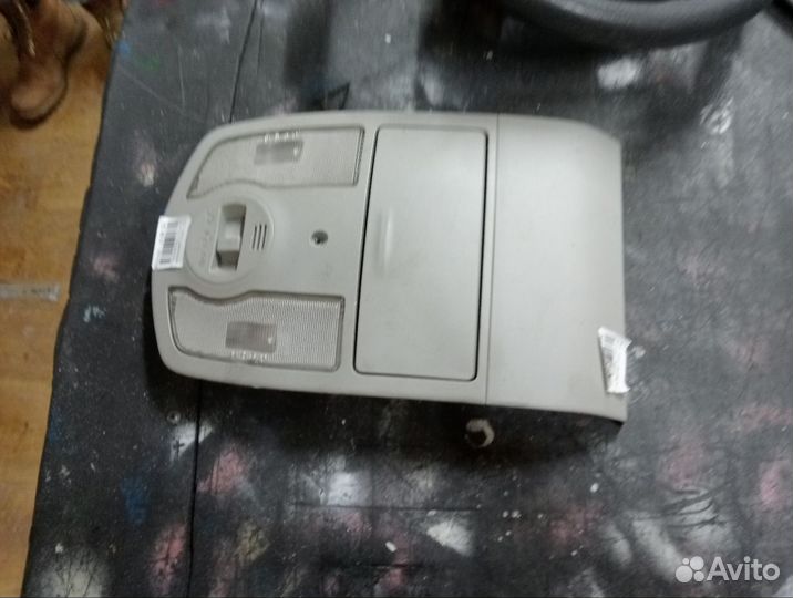 Плафон салона Toyota Prius ZVW30