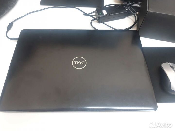 Dell 15.6 Full HD Core i3 6006u/4gb/Radaen 530