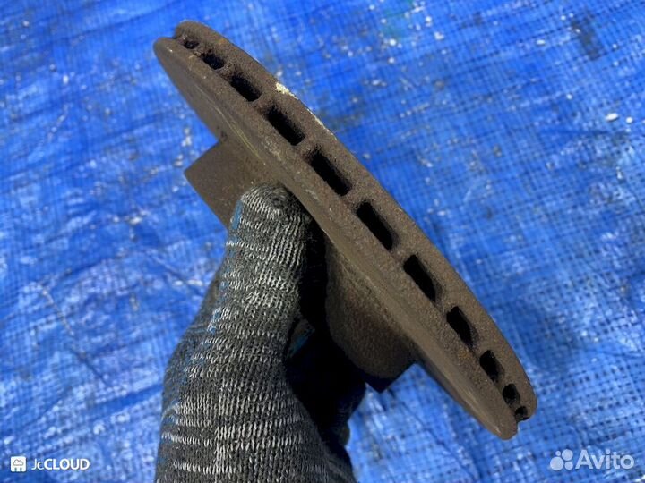 Тормозной диск на toyota platz SCP11