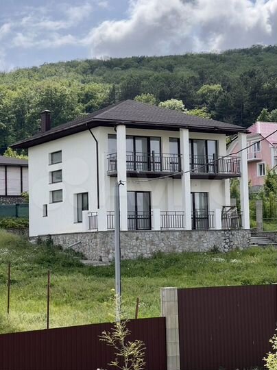 Дом 197,6 м² на участке 9,9 сот.