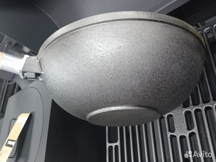 Чугунная сковорода Вок