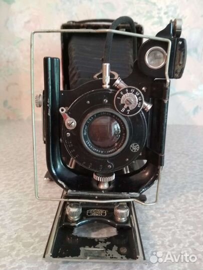 Старинный фотоаппарат