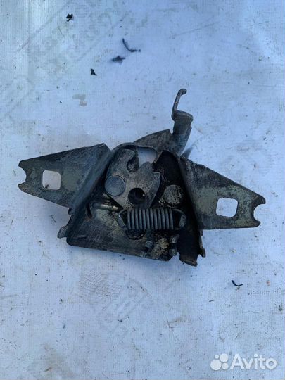 Замок крышки багажника Volkswagen Passat B3 1988