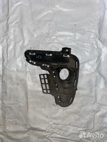 Kia Rio 17- Рамка туманки правая