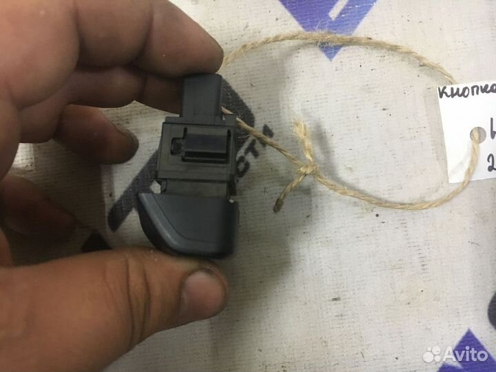 Кнопка аварийной сигнализации Ниссан Ноут Е11