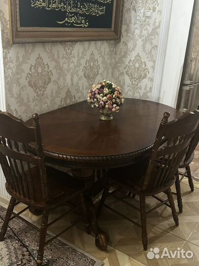 Стол со стульями