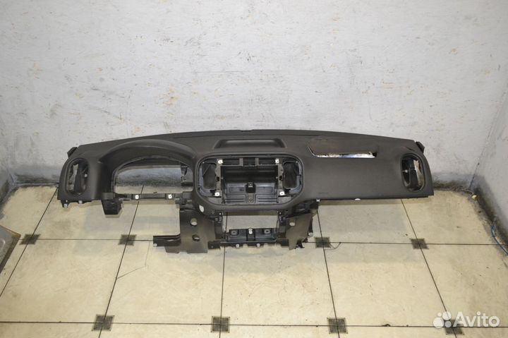 Торпедо Volkswagen Tiguan