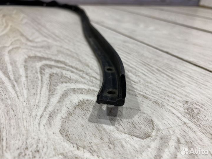 Уплотнитель задней двери renault megane 3 Прав