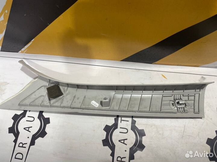 Обшивка стойки правая. Mercedes E W213 654.920