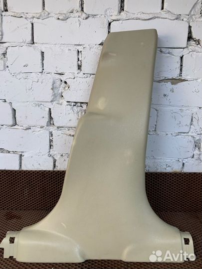 Накладка стойки правая Nissan Teana седан VQ35DE