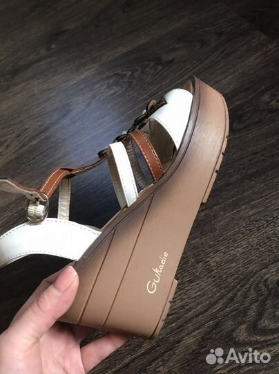 Босоножки женские