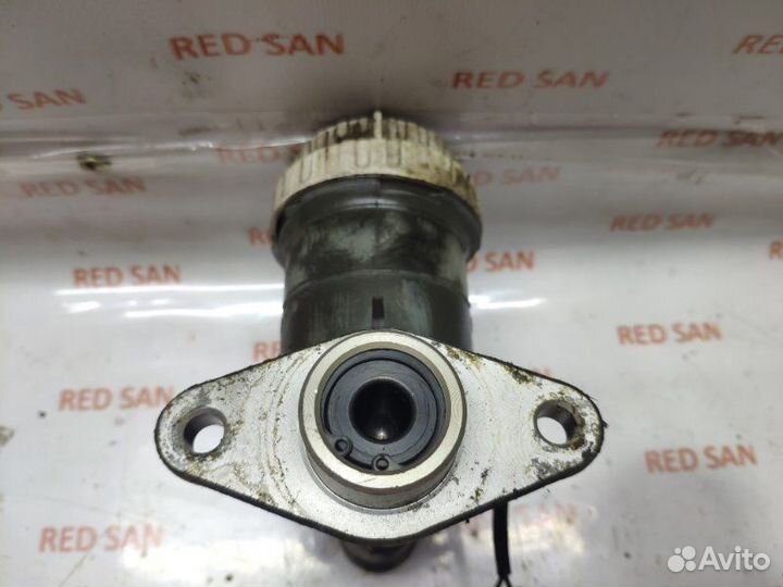 Главный тормозной цилиндр Mitsubishi Pajero Sport