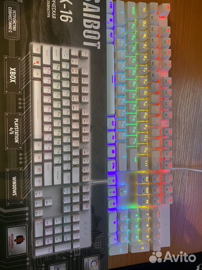 Механическая клавиатура на красных свечах