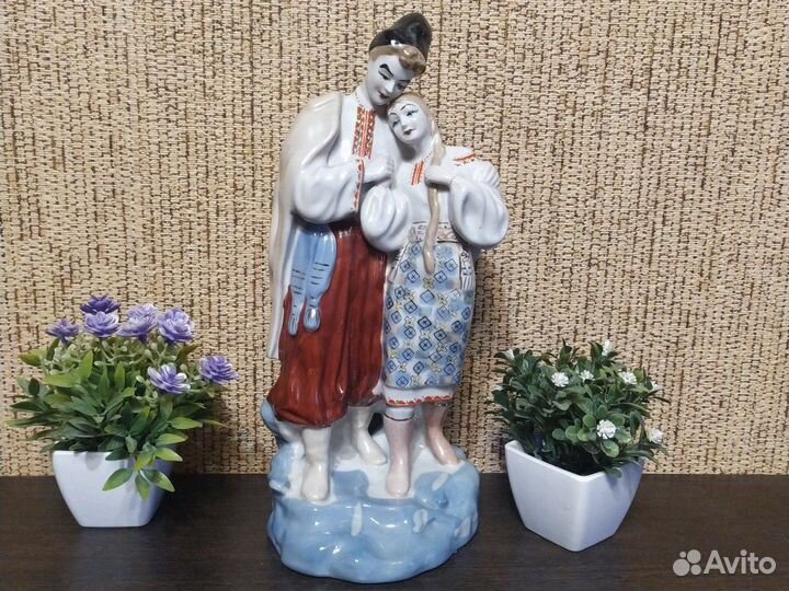 Статуэтка фарфор