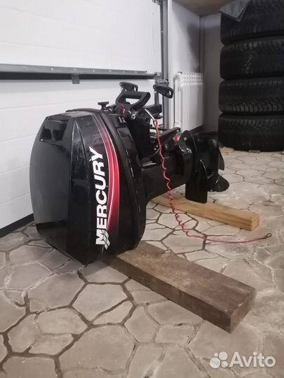Лодка с двигателем
