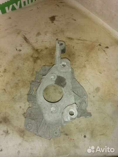 Крышка двигателя Renault clio