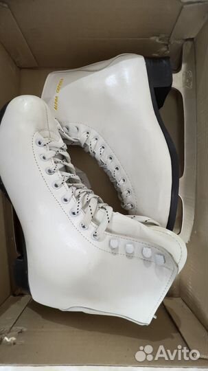 Коньки фигурные 42 размер