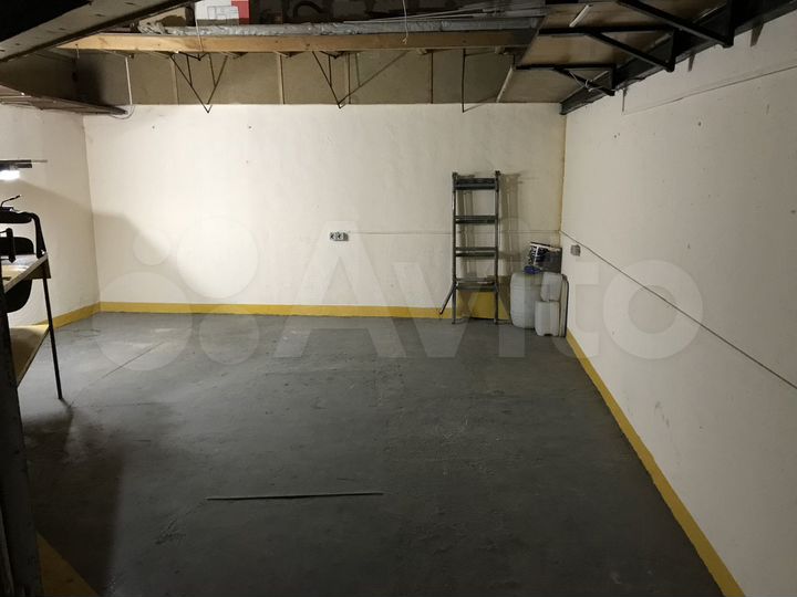 Гараж, > 30 м²