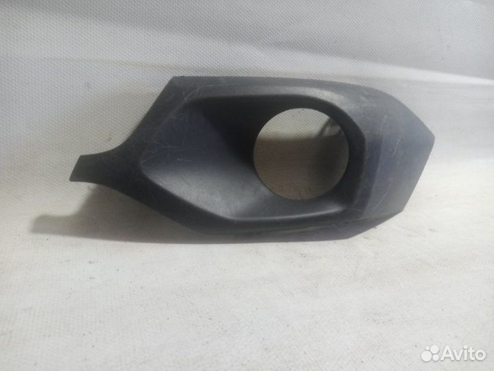 Накладка на туманку правая Mitsubishi Pajero Sport