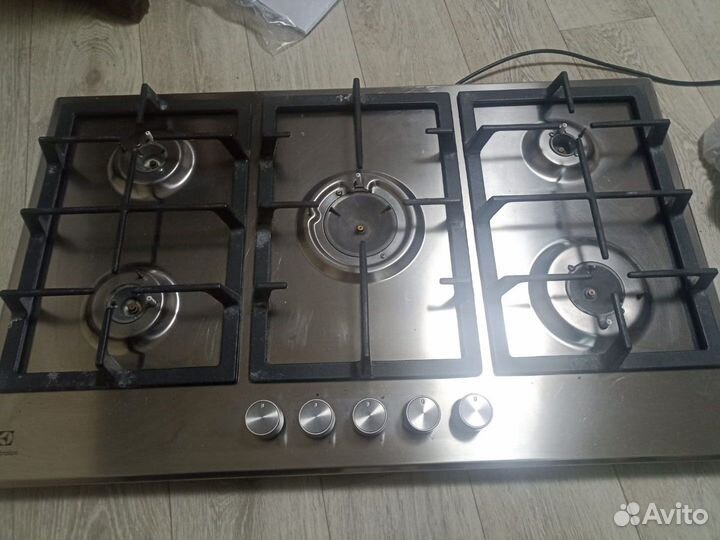 Продам газовую варочную поверхность Electrolux GPZ