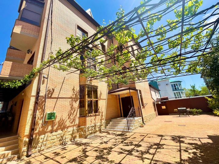 Дом 435 м² на участке 4 сот.