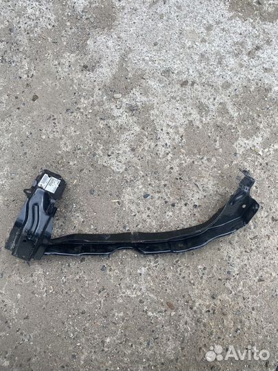 Кронштейн фары передний правый субару импреза