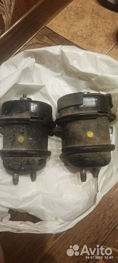 Подушка двигателя