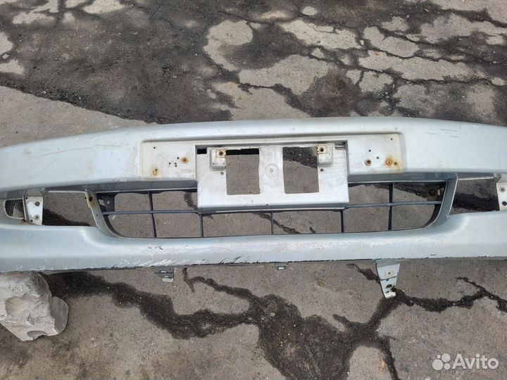 Бампер передний на Toyota Ipsum XM10