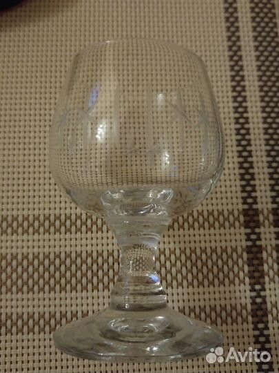 Тарелки и дерев. толкушка, ложки, блюдца, рюмки