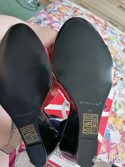 Босоножки 37