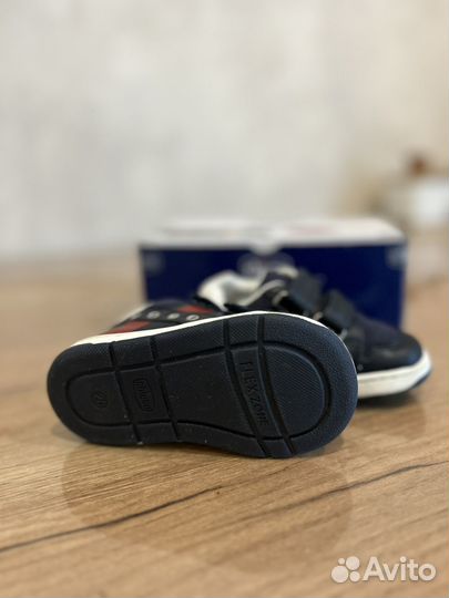 Детские кроссовки