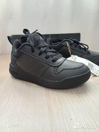 Кроссовки adidas 28,5; 30,5;размеры