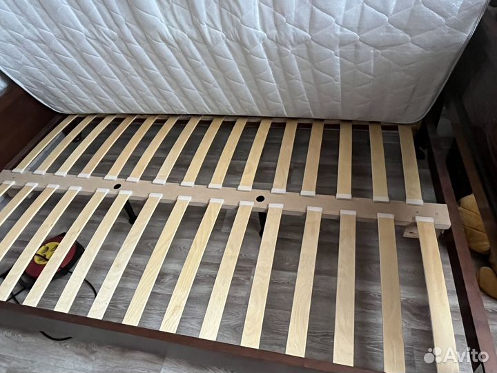 Кровать с матрасом
